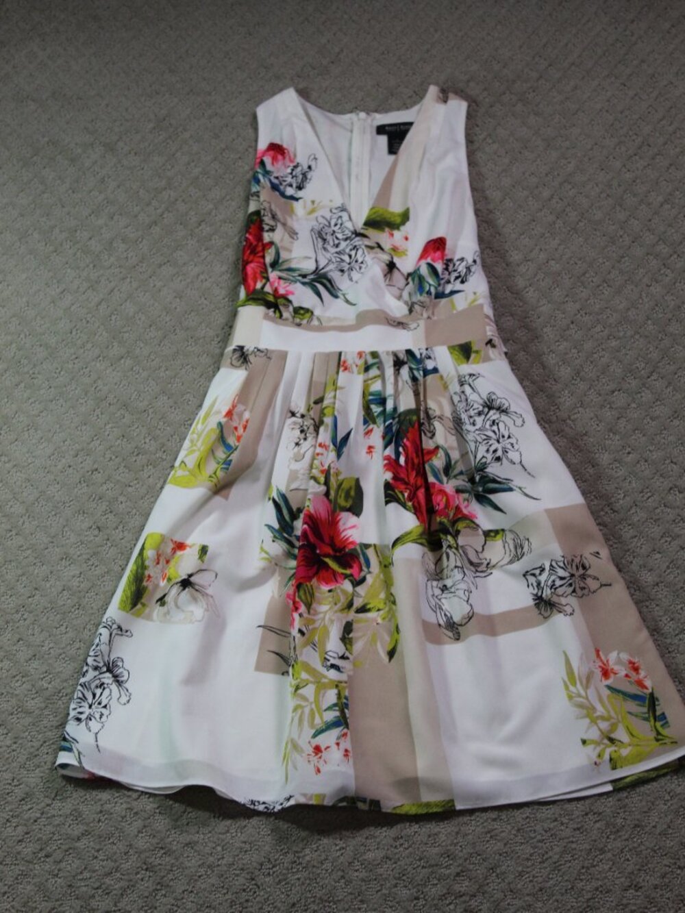 White House Black Market Size 6 White Vibrant Floral & Tan Sleeveless Dress - Picture 6 of 6